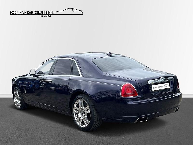 Gebraucht Rolls Royce Ghost 571 PS (419 kW) 2015 Dark indigo metallic Limousine