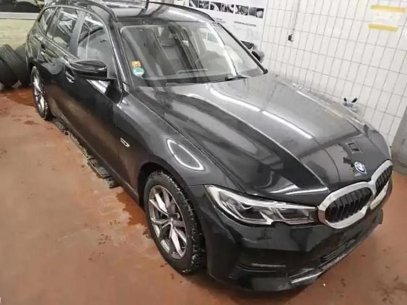 Gebraucht BMW 330e Advantage 292 PS (214 kW) 2022 Schwarz ii (schwarz) Kombi