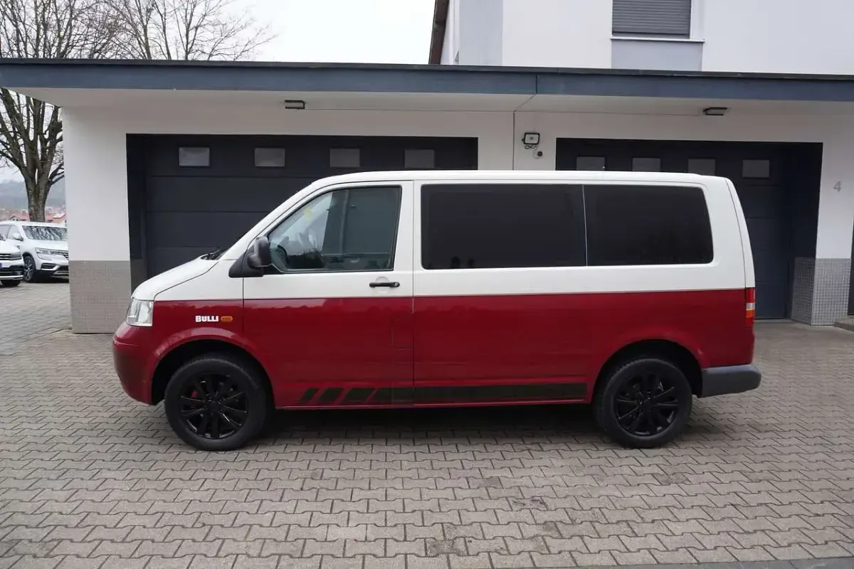Gebraucht VW Caravelle 102 PS (75 kW) 2007 Grauweiß + wrot Van