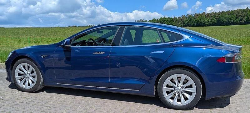 Blau Gebraucht 2020 Tesla Model S Limousine | 31.600 € (Fairer Preis) - Bild 1/4