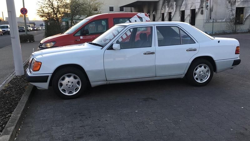 Gebraucht Mercedes E280 197 PS (144 kW) 1993 Weiß Limousine