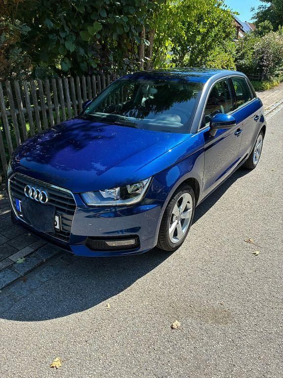 Blau Gebraucht 2018 Audi A1 Sportback Kleinwagen | 10.900 € (Superpreis) - Bild 1/4