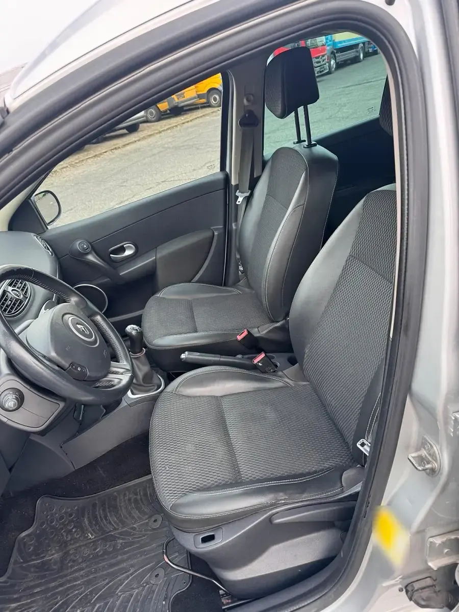 Gebraucht Renault Clio 103 PS (75 kW) 2011 Silber Kombi