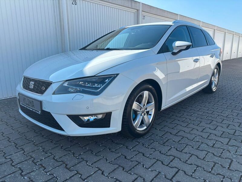 Weiß Gebraucht 2015 Seat Leon ST FR Kombi | 7.999 € (Fairer Preis) - Bild 1/4