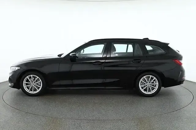 Gebraucht BMW 318 Sport Line 156 PS (114 kW) 2023 Schwarz Kombi