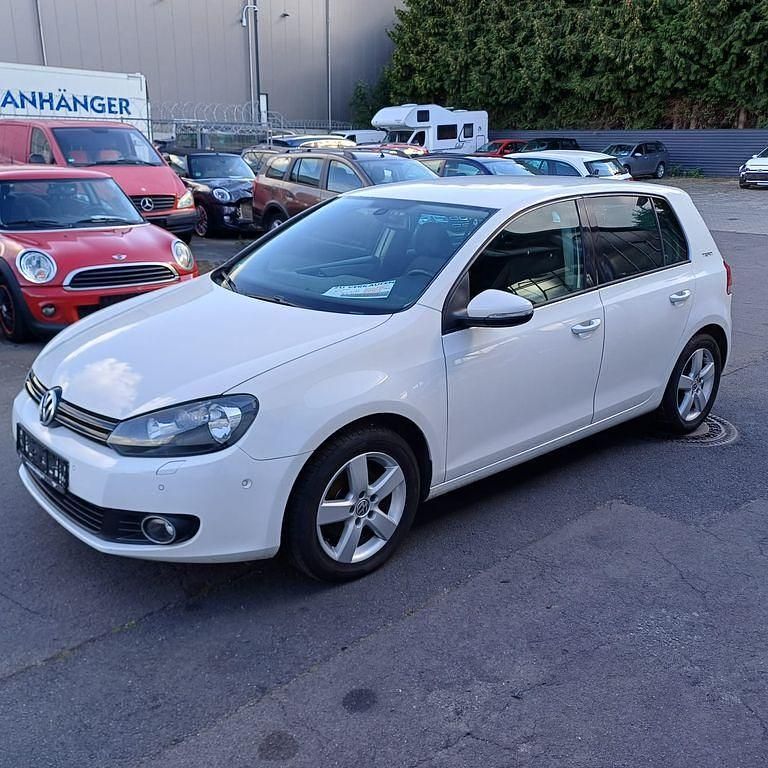 Weiß Gebraucht 2011 VW Golf VI Team Limousine | 2.699 € (Etwas zu teuer) - Bild 1/4