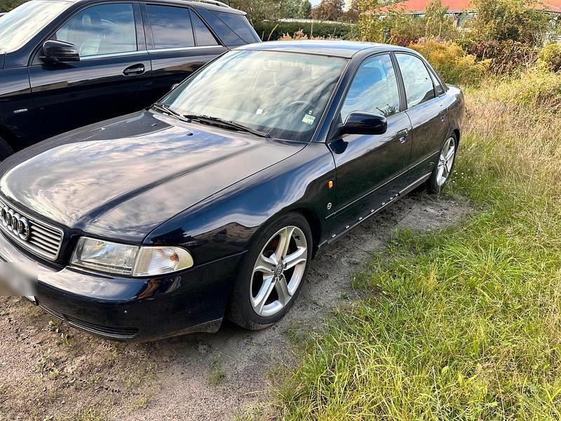 Blau Gebraucht 1997 Audi A4 Limousine | 650 € (Superpreis) - Bild 1/4