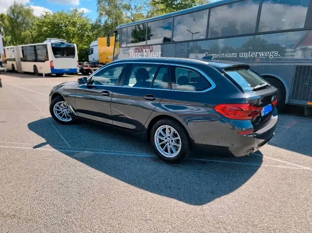 Gebraucht BMW 520 190 PS (139 kW) 2019 Grau Kombi