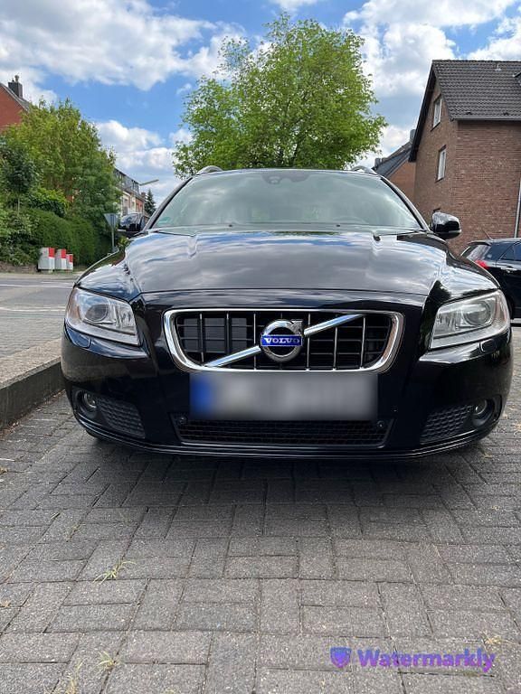 Schwarz Gebraucht 2011 Volvo V70 Summum Kombi | 7.799 € (Fairer Preis) - Bild 1/4