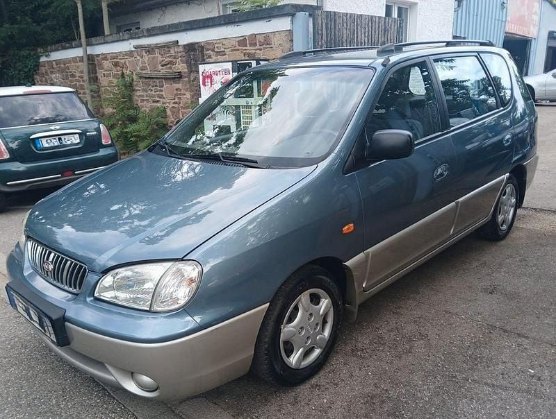 Grau Gebraucht 2002 Kia Carens Van / Kleinbus | 1.999 € (Fairer Preis) - Bild 1/4