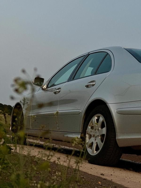 Gebraucht Mercedes E200 184 PS (135 kW) 2007 Silber Limousine