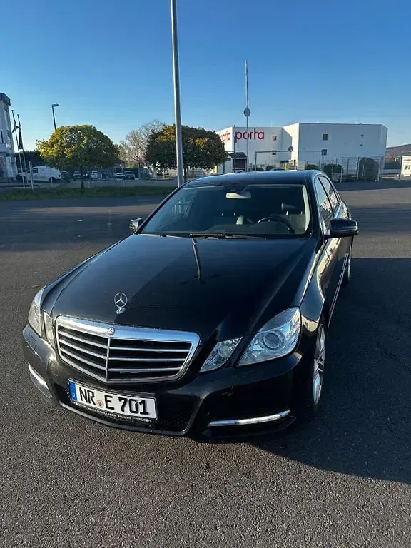 Gebraucht Mercedes E300 Elegance 252 PS (185 kW) 2012 Schwarz Limousine