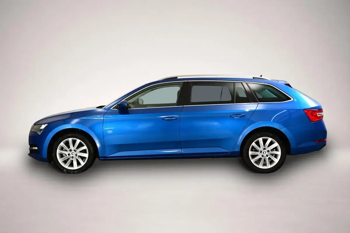 Gebraucht Skoda Superb 150 PS (110 kW) 2024 Manufacturer Kombi