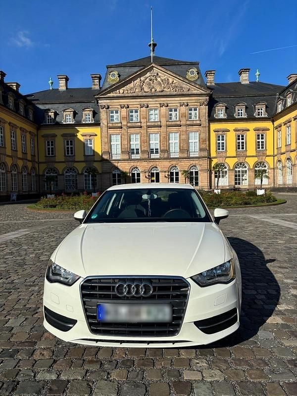 Weiß Gebraucht 2014 Audi A3 Design Kleinwagen | 8.000 € - Bild 1/4