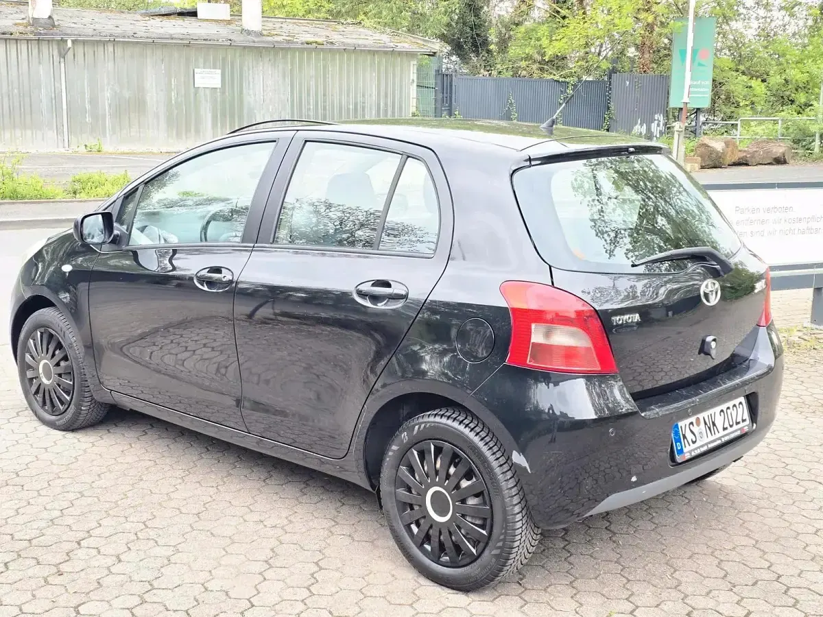 Gebraucht Toyota Yaris 69 PS (50 kW) 2008 Schwarz Kleinwagen