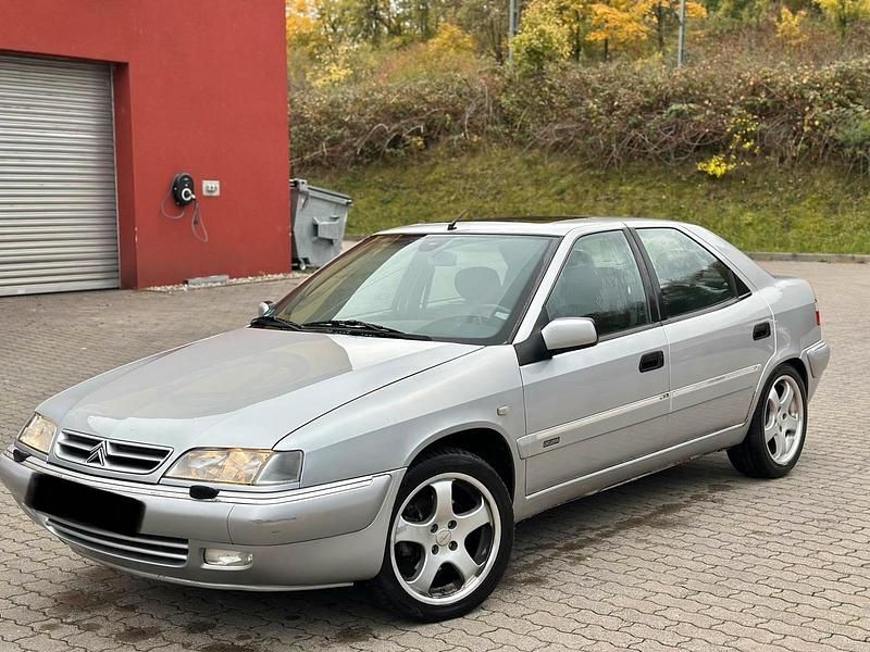 Silber Gebraucht 1999 Citroën Xantia Limousine | 1.900 € - Bild 1/4