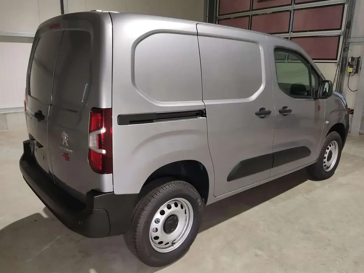 Neu Peugeot Partner 131 PS (96 kW) 2025 Grau artense metallic Van / Kleinbus