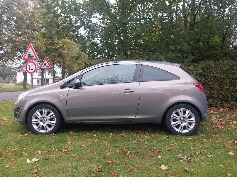 Braun Gebraucht 2011 Opel Corsa Kleinwagen | 3.650 € (Fairer Preis) - Bild 1/4