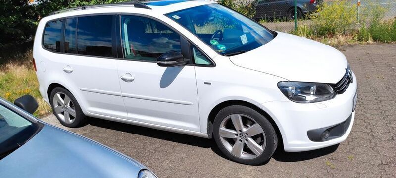 Weiß Gebraucht 2013 VW Touran Match Van / Kleinbus | 8.300 € (Fairer Preis) - Bild 1/4