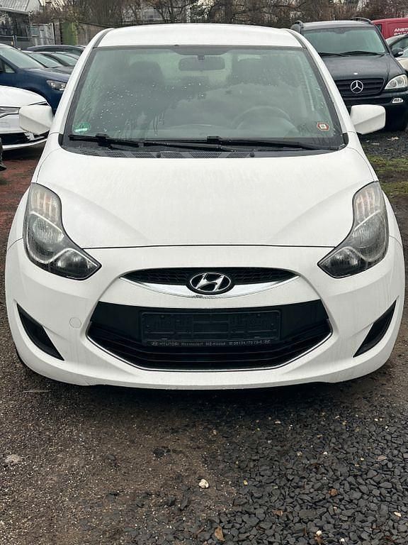 Weiß Gebraucht 2013 Hyundai ix20 Edition Kleinwagen | 4.999 € (Fairer Preis) - Bild 1/4