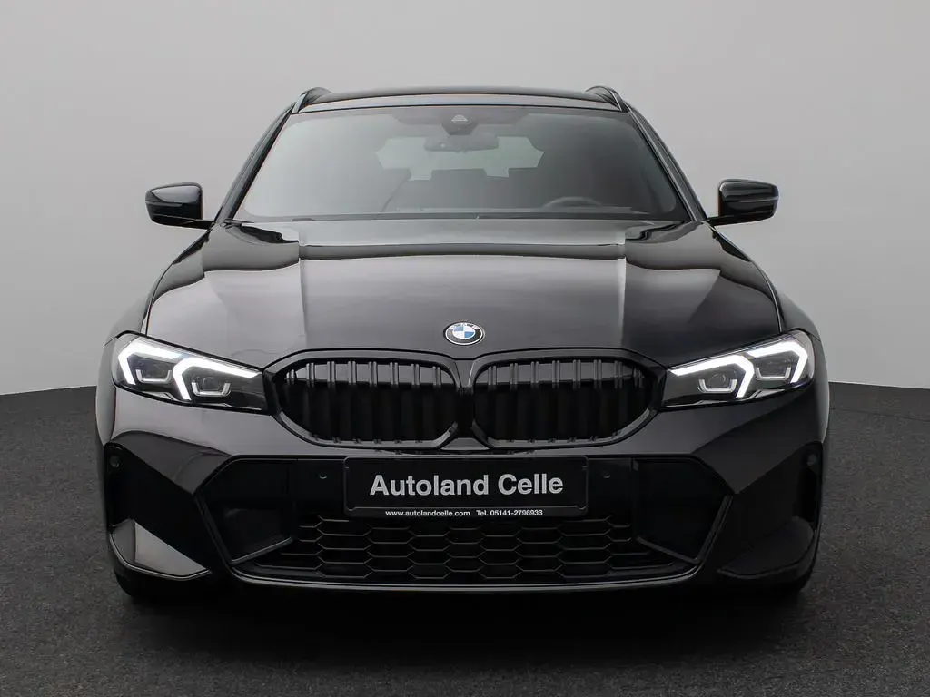 Gebraucht BMW 330 M Sport 245 PS (180 kW) 2023 Saphirshwarz metallic475schwarz Limousine