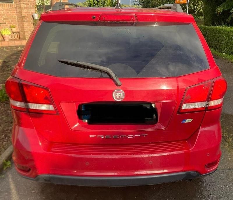 Rot Gebraucht 2012 Fiat Freemont Urban SUV | 6.200 € (Guter Preis) - Bild 1/3