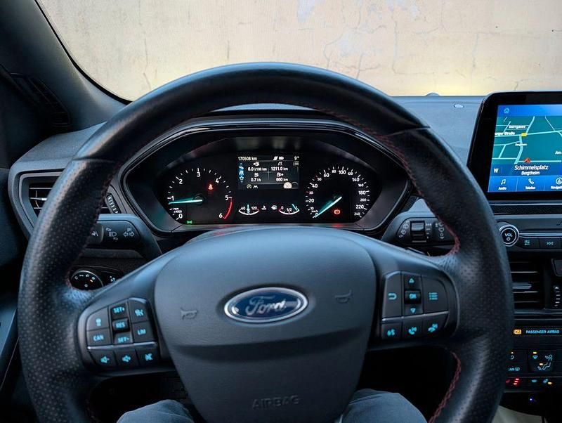 Gebraucht Ford Focus ST-Line 150 PS (110 kW) 2019 Blau Limousine