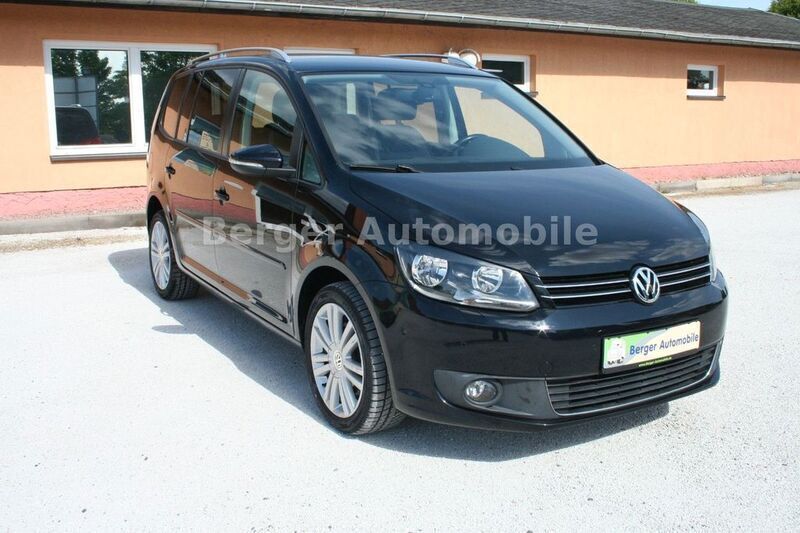 Deep black perleffekt Gebraucht 2013 VW Touran Life Van / Kleinbus | 12.995 € (Fairer Preis) - Bild 1/4