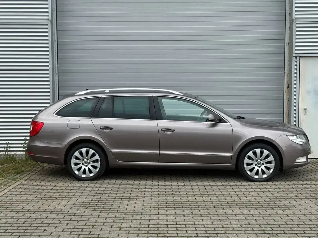 Gebraucht Skoda Superb Elegance 160 PS (117 kW) 2011 Violett Kombi