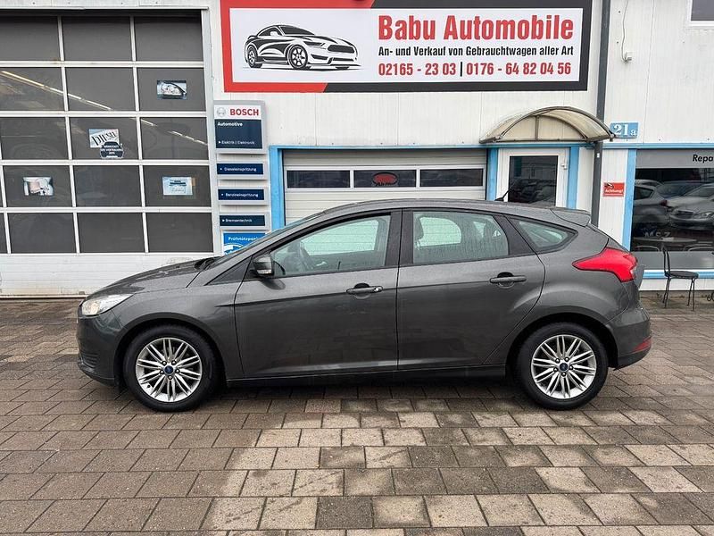 Gebraucht Ford Focus Trend 125 PS (91 kW) 2016 Grau Limousine