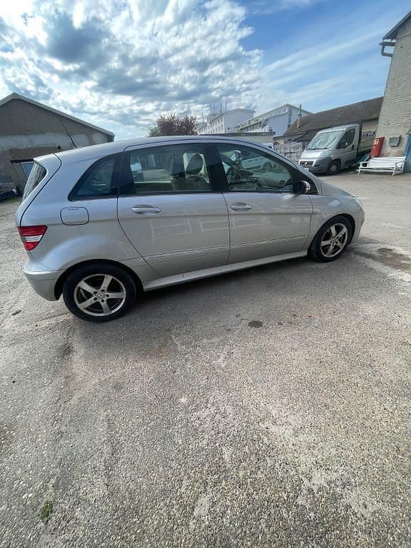 Gebraucht Mercedes B200 140 PS (102 kW) 2006 Silber Van / Kleinbus