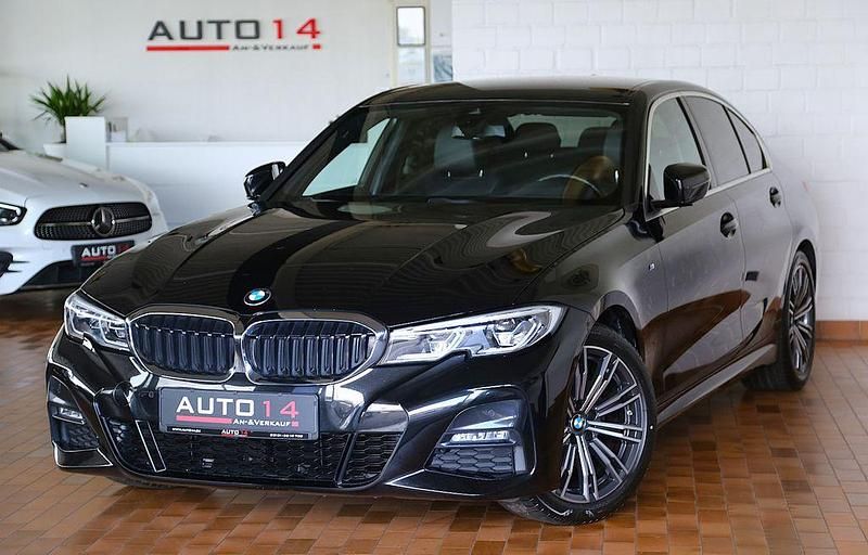 Saphirschwarz Gebraucht 2021 BMW 320 M Sport Limousine | 28.890 € (Fairer Preis) - Bild 1/4