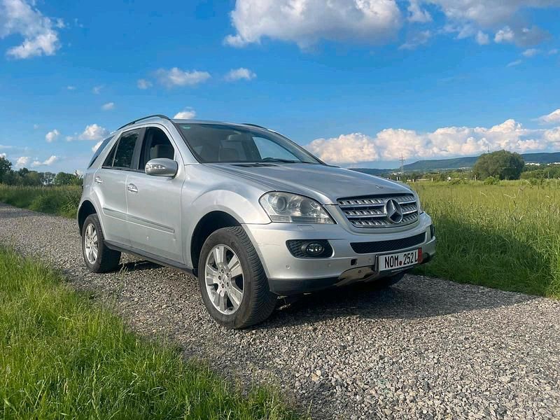 Grau Gebraucht 2008 Mercedes ML320 SUV | 3.800 € (Superpreis) - Bild 1/4