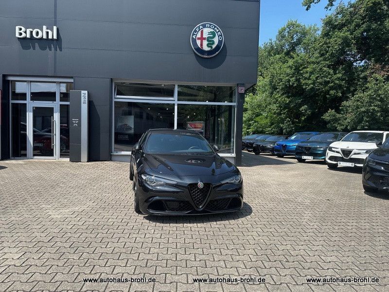 Schwarz Gebraucht 2022 Alfa Romeo Giulia Quadrifoglio Limousine | 58.900 € (Guter Preis) - Bild 1/4
