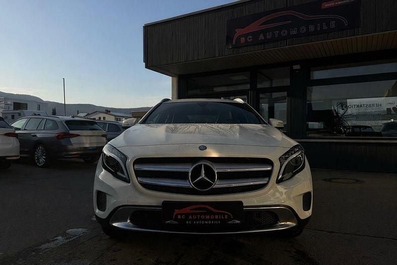 Gebraucht Mercedes GLA180 122 PS (89 kW) 2016 Weiß SUV