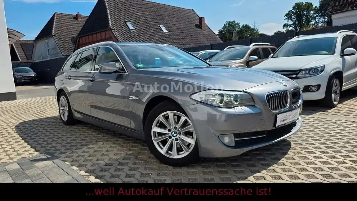 Gebraucht BMW 520 Sport Line 184 PS (135 kW) 2013 Spacegrau Kombi