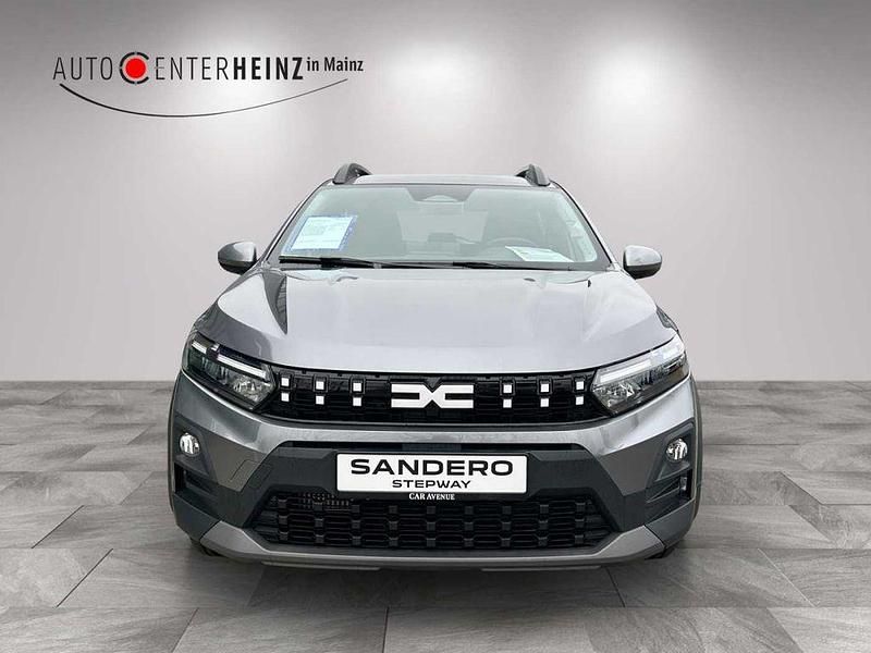 Neu Dacia Sandero Expression 110 PS (80 kW) 2026 Grau Limousine