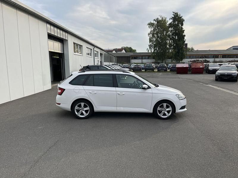 Gebraucht Skoda Fabia Ambition 95 PS (69 kW) 2022 Weiß Kombi