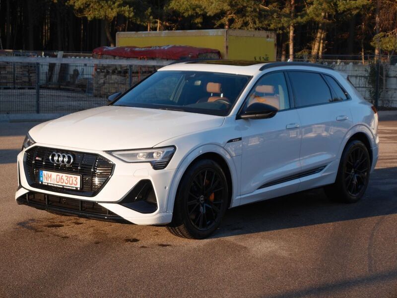 Weiß Gebraucht 2023 Audi e-tron S-Line SUV | 48.500 € (Teuer) - Bild 1/4