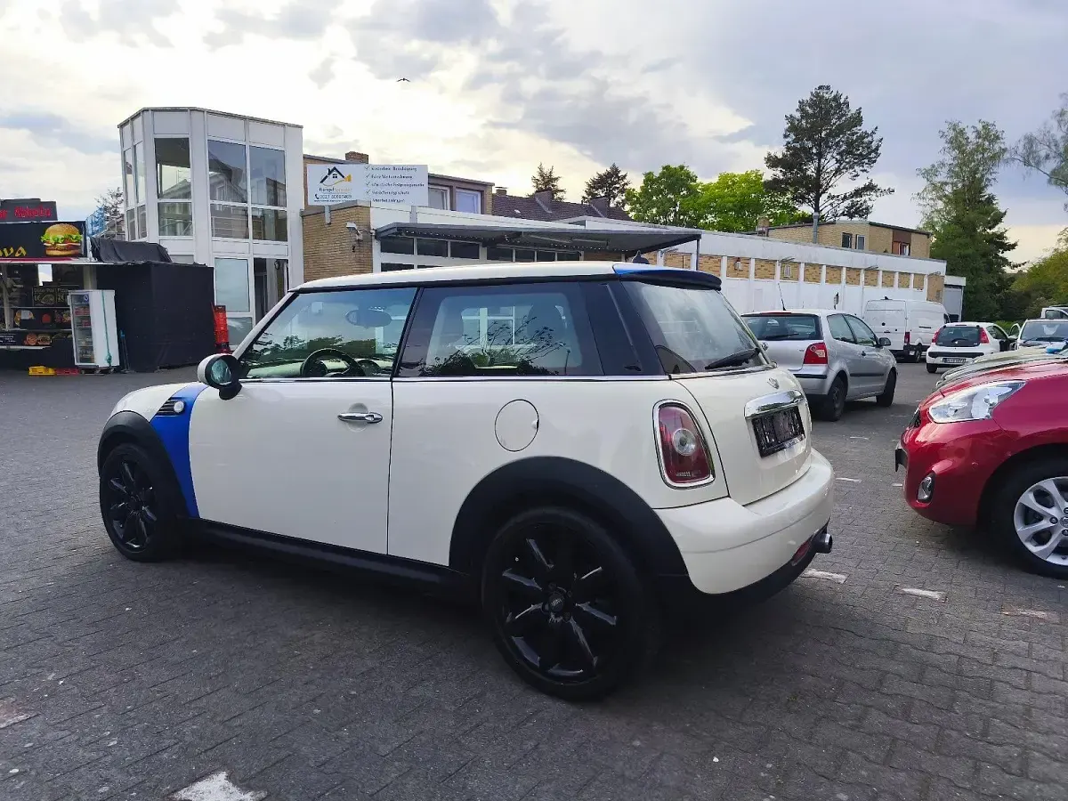 Używany Mini Cooper 95 KM (69 kW) 2009 Biały Hatchback