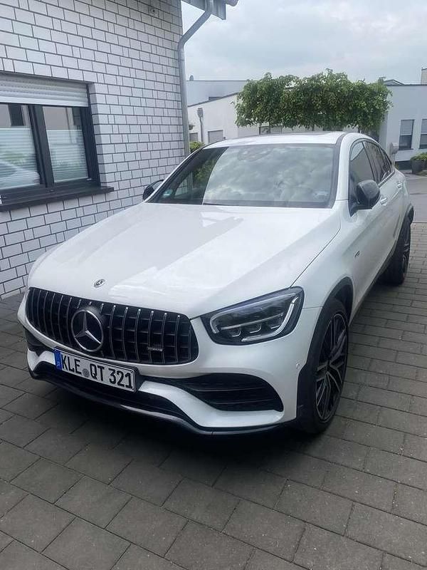 Weiß Gebraucht 2021 Mercedes GLC43 AMG AMG Coupé | 54.999 € (Fairer Preis) - Bild 1/4