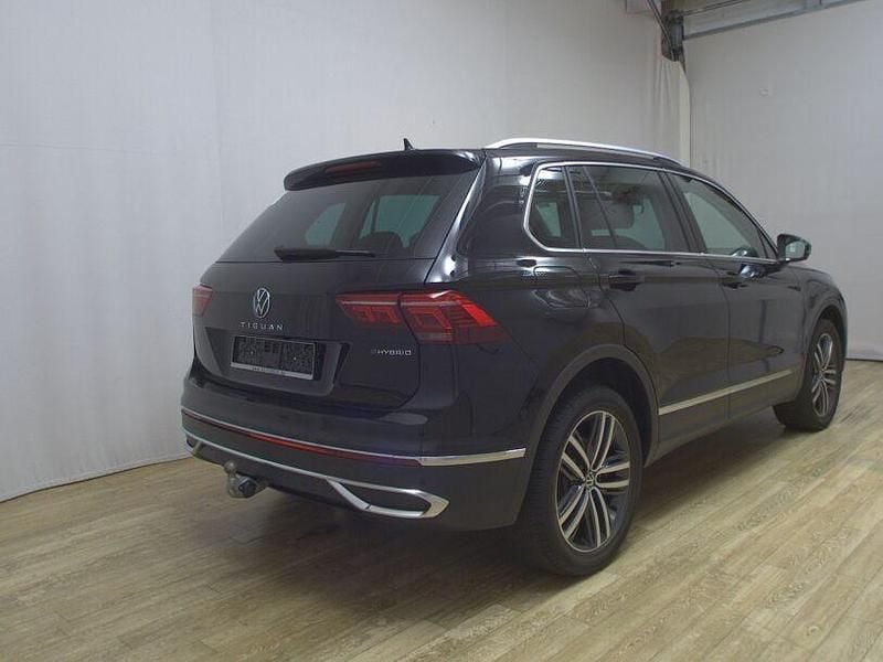 Gebraucht VW Tiguan Elegance 245 PS (180 kW) 2023 Deep black perleffekt SUV