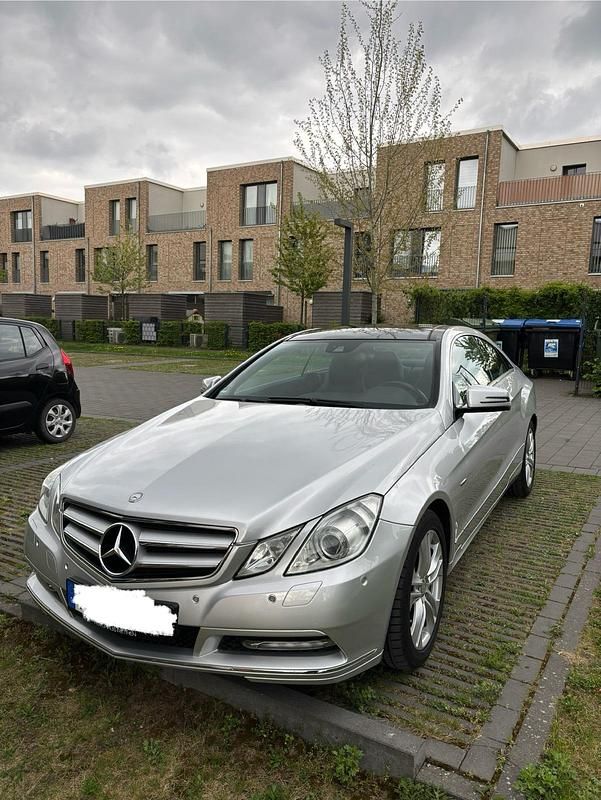 Silber Gebraucht 2011 Mercedes E350 Coupé | 12.500 € (Superpreis) - Bild 1/4