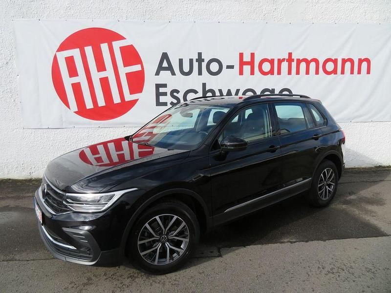 Gebraucht VW Tiguan Life 150 PS (110 kW) 2023 Deep black perleffekt SUV