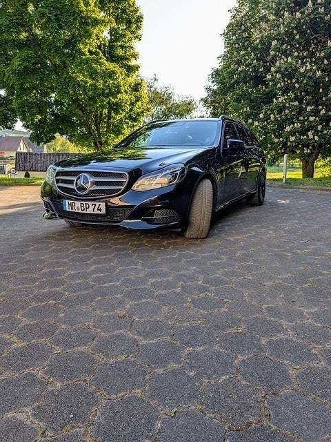 Schwarz Gebraucht 2014 Mercedes E350 Kombi | 16.599 € (Guter Preis) - Bild 1/4