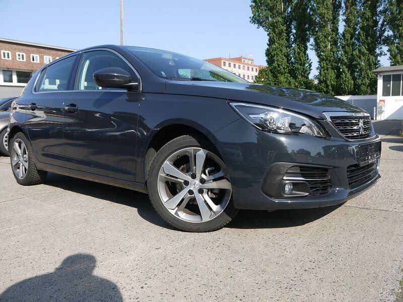 Grau Gebraucht 2019 Peugeot 308 Allure Limousine | 13.999 € (Fairer Preis) - Bild 1/4