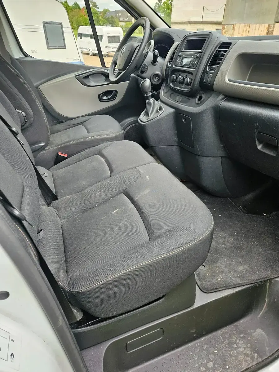 Gebraucht Renault Trafic 95 PS (69 kW) 2019 Weiß Van / Kleinbus