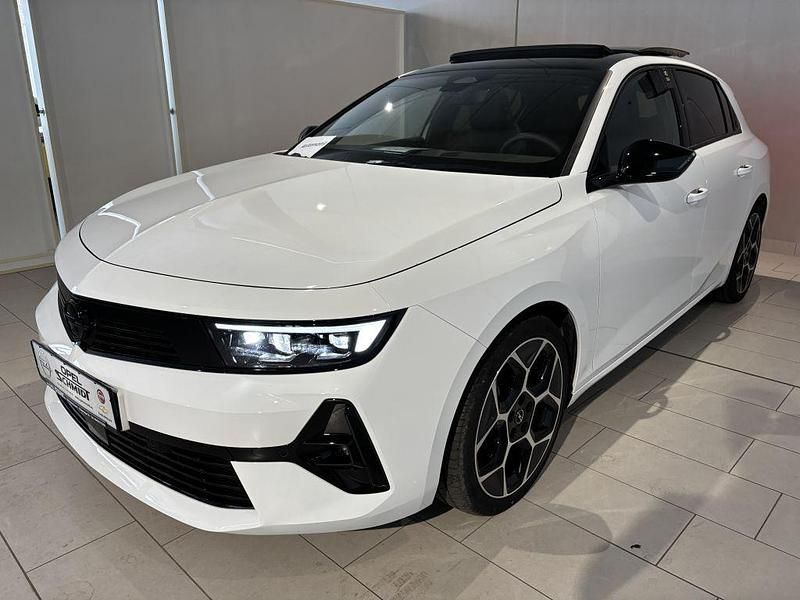Arktisweiß Gebraucht 2024 Opel Astra Ultimate Limousine | 25.990 € (Etwas zu teuer) - Bild 1/4