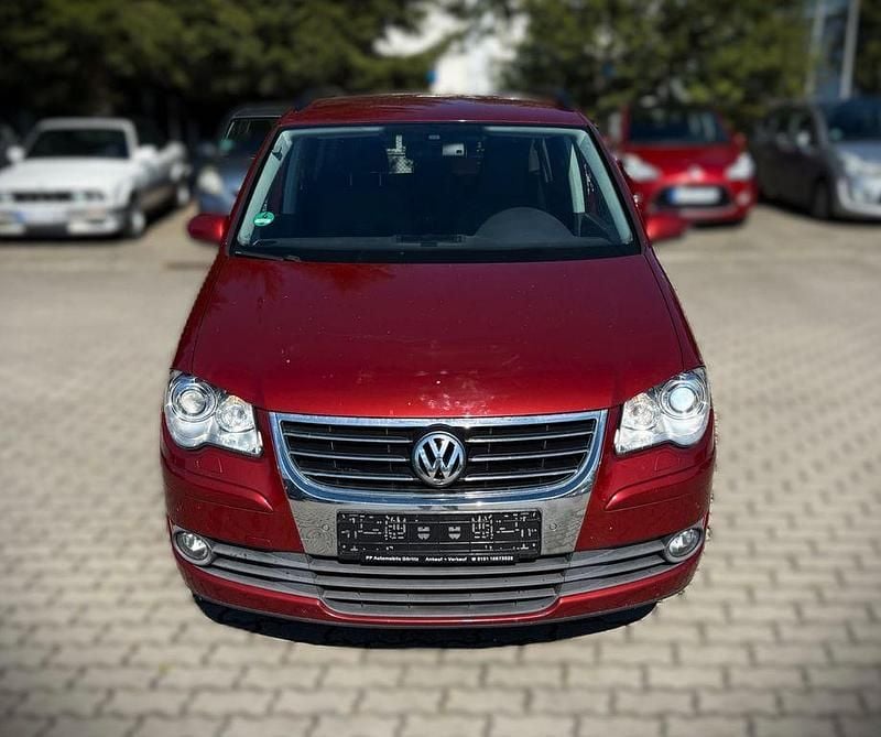 Rot Gebraucht 2009 VW Touran United Van / Kleinbus | 2.990 € (Superpreis) - Bild 1/4