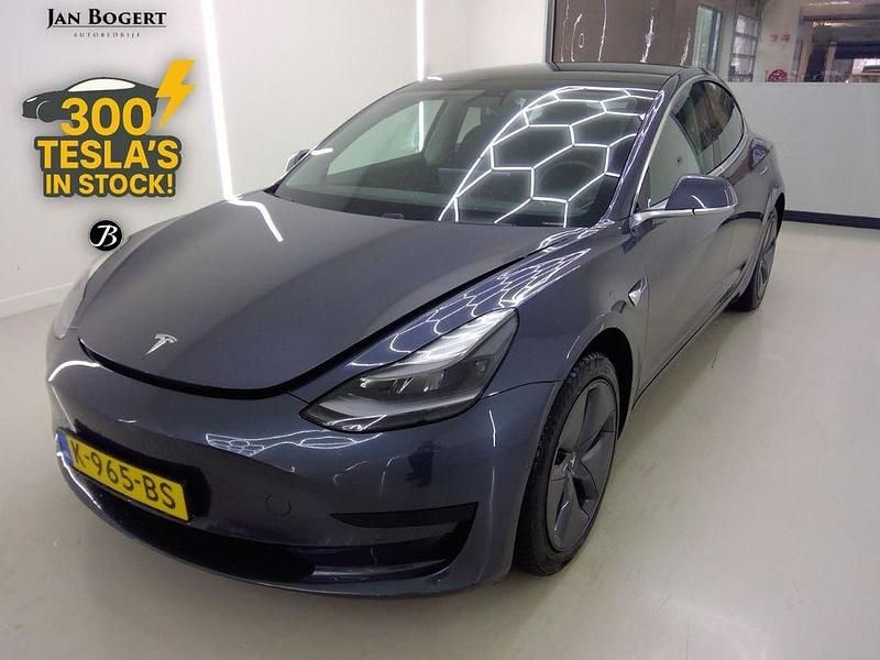 Grau Gebraucht 2020 Tesla Model 3 Standard Range Limousine | 18.700 € (Guter Preis) - Bild 1/4
